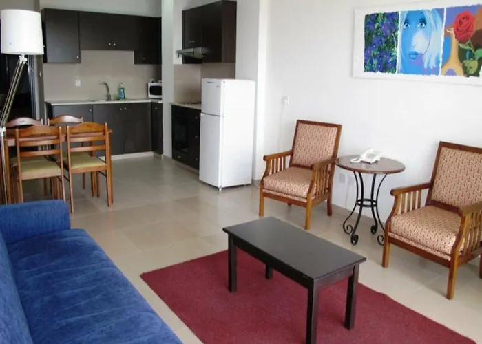 爱诺拉公寓酒店 3* 拉纳卡