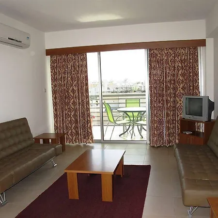 エレオノラ 3* ラルナカ